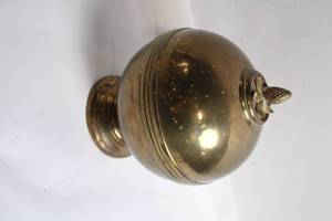 lot 21 image: Vintage Solid Brass Container with Decorative Lid