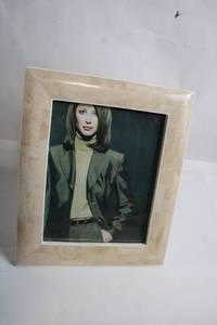 lot 36 image: Elegant Modern Photo Frame with Marble Finish