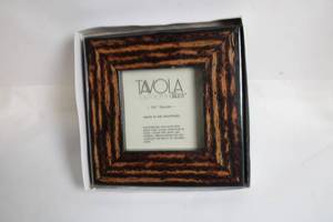 lot 47 image: Tavola Collection 3.5 Square Wooden Picture Frame