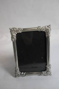 lot 51 image: Ornate Silver Tone Photo Frame, 4x6 Inches