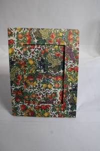 lot 56 image: Floral Pattern Tabletop Picture Frame