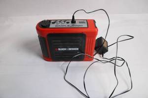 lot 69 image: Black & Decker Simple Start 12 Volt Jump Starter with Charger