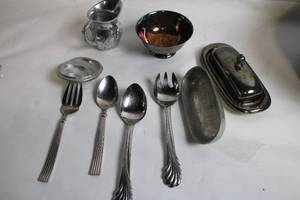 lot 75 image: Vintage Set of Silverware and Tableware Collection