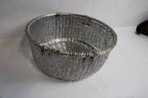 lot 77 image: Heavy-Duty Metal Wire Basket 15-inch Diameter