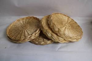 lot 92 image: Set of 4 Woven Straw Placemats