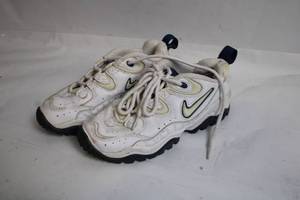 lot 95 image: Used Nike Air Hiking Shoes, Size US 5.5