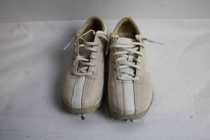 lot 96 image: Used Nike Athletic Cleats in Beige with White Stripes, Size 8.5