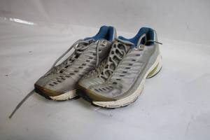 lot 98 image: Pair of Used SL Brand Athletic Running Shoes - Size 7.5 US
