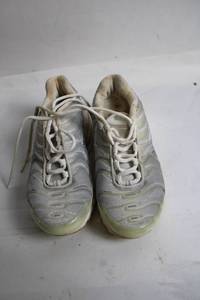 lot 99 image: Used Nike Tn Sneakers Size 7.5