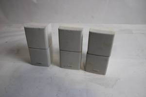 lot 103 image: Set of 3 Bose White Bookshelf Speakers