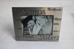 lot 116 image: Fetco International Sisters Picture Frame for 5x3 12 Photo