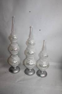 lot 121 image: Set of 3 Silver Glitter Christmas Tree Ornaments