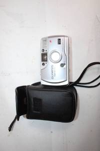 lot B-130 image: Olympus Trip AF 60 Point-and-Shoot Film Camera with Case