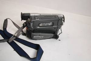 lot 192 image: Sony Handycam Vision VideoHi8 Camcorder with Strap