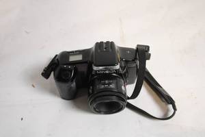 lot B-194 image: Used Minolta Maxxum 7000 SLR Camera with Shoulder Strap