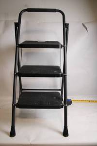 lot 207 image: 3-Step Folding Metal Ladder with Non-Slip Treads