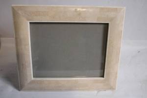 lot 219 image: Beige Mosaic Pattern Picture Frame with Stand