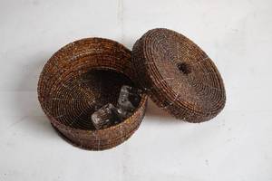 lot 237 image: Artisanal Beaded Box with Lid and Acrylic Dice