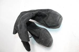 lot 243 image: Pair of Black Suede Winter Boots - Size 38