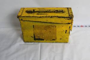 lot 274 image: Vintage Yellow Metal Toolbox with Assorted Hand Tools