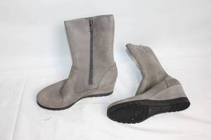 lot 281 image: UGG Womens Waterproof Suede Wedge Boots - Size 7.5