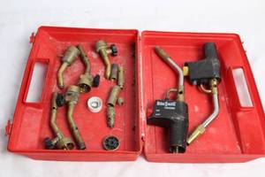 lot 284 image: 6 Piece Bernzomatic Propane Jet Torch Kit