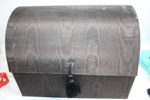 lot 17 image: Large Storage Box with Drawers and Dividers