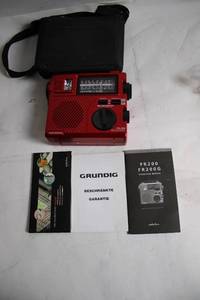 lot A-20 image: Grundig FR-200 AMFMSW1.2 World Band Receiver with Accessories
