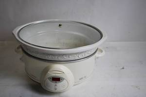 lot 34 image: Rival Crock-Pot Slow Cooker with Carrying Case