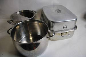 lot 45 image: Set of Aluminum Cookware Stock Pot and Roasting Pan