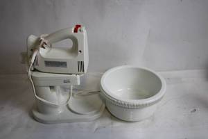 lot A-46 image: Vintage Krups Electric Mixer with Bowl