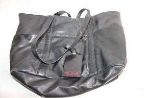 lot 48 image: Tumi Black Leather Tote Bag with ID Tag