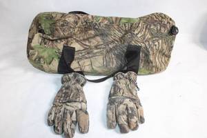 lot 54 image: Camo Duffel Bag with Matching Mossy Oak Gloves