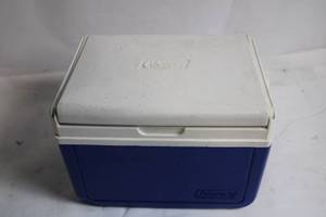lot 63 image: Coleman Blue and White Portable Cooler
