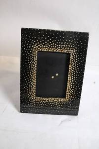 lot 76 image: Patterned Black and Gold Photo Frame