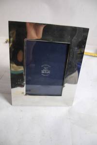 lot 78 image: Boardman Silversmiths Silver-Plated Picture Frame