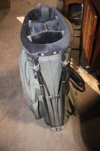 lot A-98 image: Callaway Golf Stand Bag with ST System