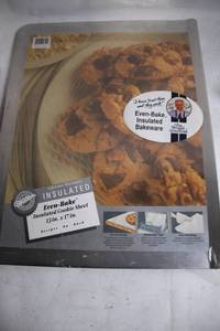 lot 115 image: Wilton Even-Bake Insulated Cookie Sheet 13in x 17in