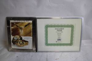 lot 119 image: Set of 2 Picture Frames with Silver and Wood Finish
