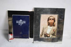 lot 120 image: Pair of 5x7 Silverplated Picture Frames