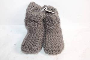 lot 135 image: Chunky Knit Grey Slippers