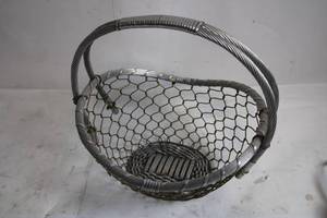 lot 146 image: Vintage Metal Wire Basket with Handle