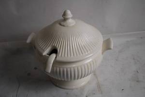 lot 191 image: Collectible Vintage White Ceramic Soup Tureen with Ladle