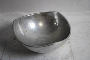 lot 206 image: Vintage Mid-Century Modern Aluminum Bowl