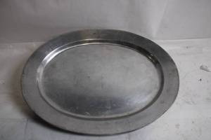 lot 208 image: Large Oval Metal Serving Tray 21 x 15 Inches