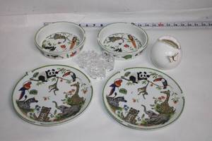 lot 221 image: Lynn Chase Jungle Party Porcelain Dish Set