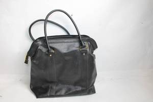lot 250 image: Elegant Black Leather Handbag with Gold Accents