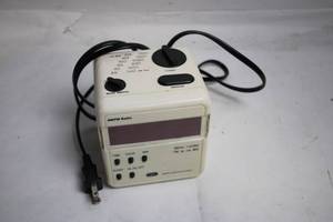 lot 277 image: Vintage LLOYD AMFM Alarm Clock Radio