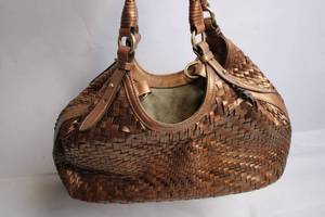 lot 285 image: Stylish All Leather Woven Handbag in Bronze Finish