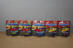 lot 8 image: 5 Johnny Lightning Die Cast Mucsle Car Replicas - Boss 302